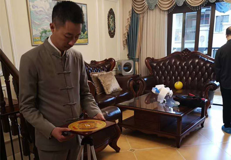 重庆风水师穆六垚为天邻风景缘主勘测阳宅风水